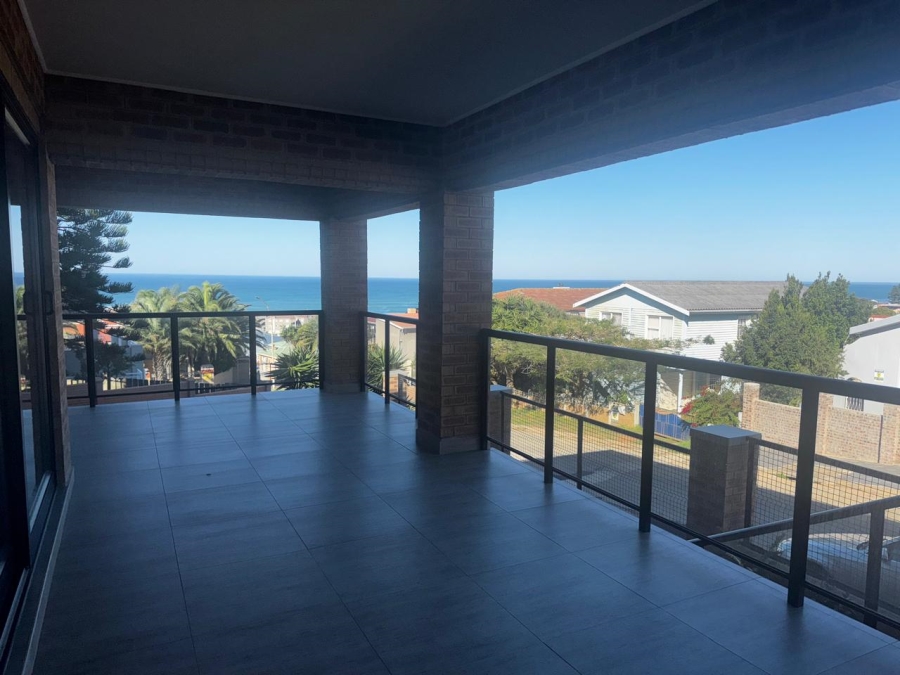 4 Bedroom Property for Sale in Wavecrest Eastern Cape